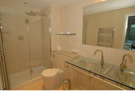 photograph of a bathroom tiled by Versa Tile Ceramics